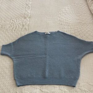 R Label 100% wool in light blue, short sleeve sweater size S